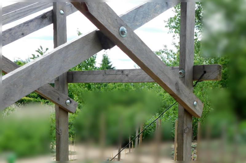 Klotz und Verschraubungen im Detail
